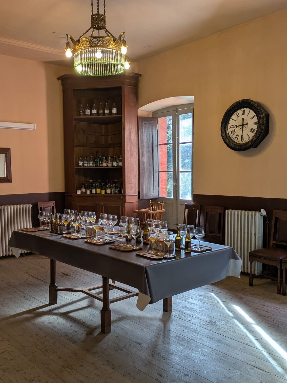 Cata de cerveza Ordum en el antiguo balneario de Borines