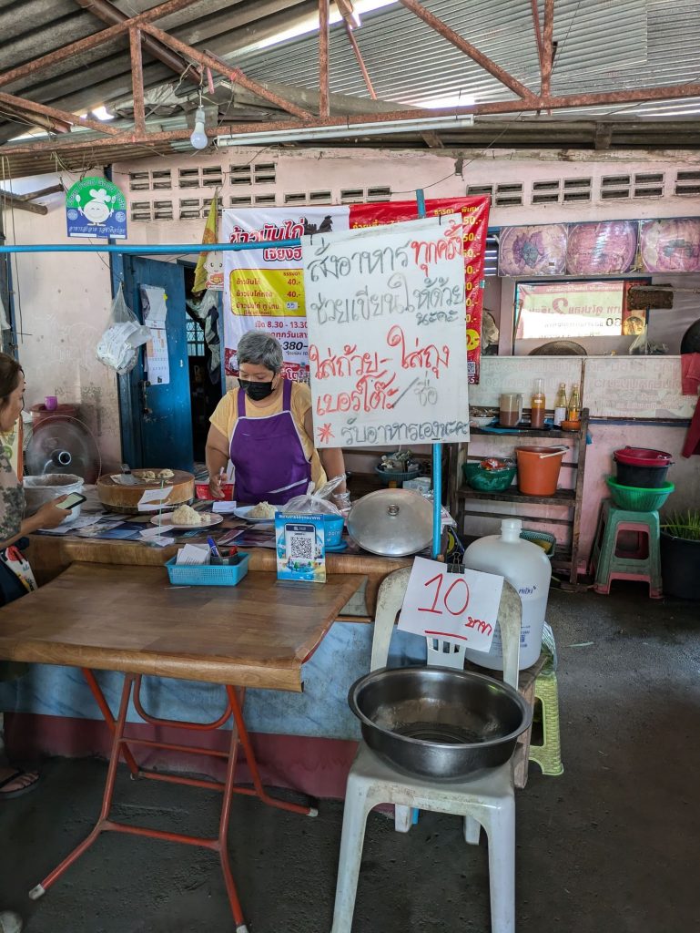 Restaurante local de Chiang Mai donde comer hainanese chicken