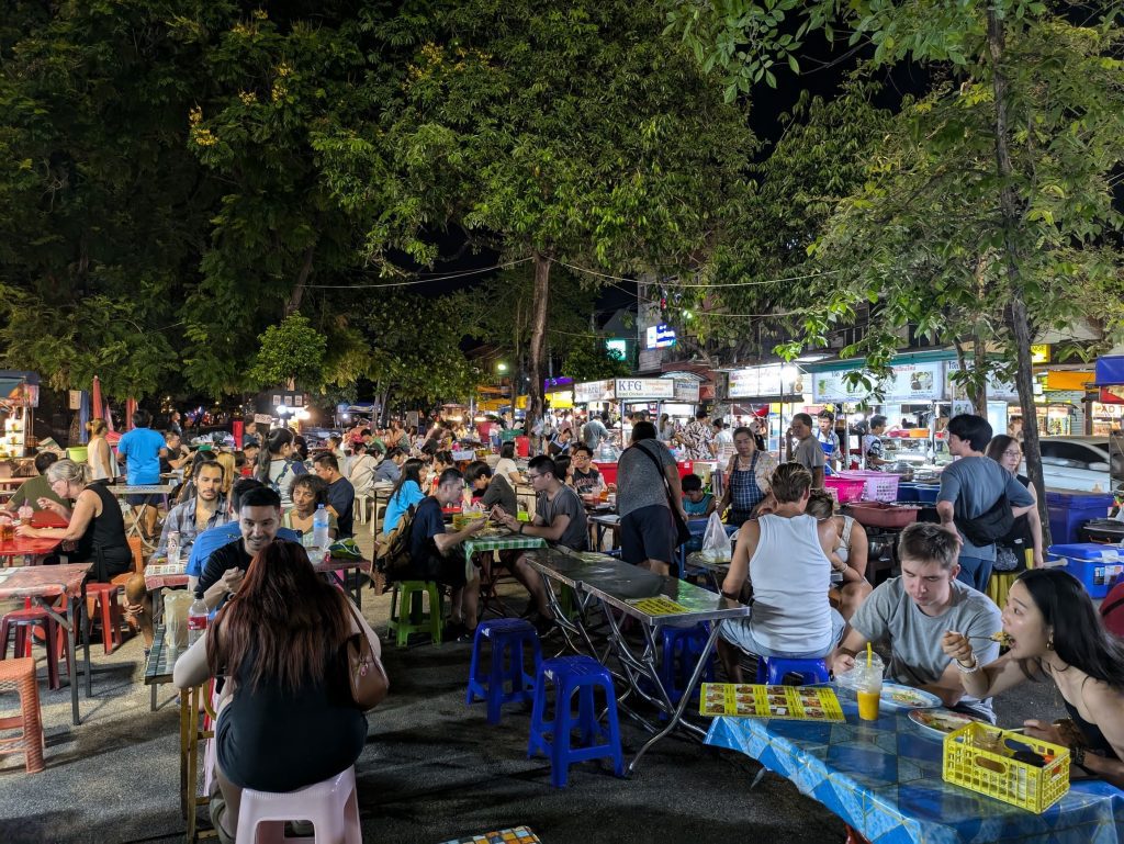 Chiang Mai Gate Market, ideal para comer en la puerta sur de la muralla