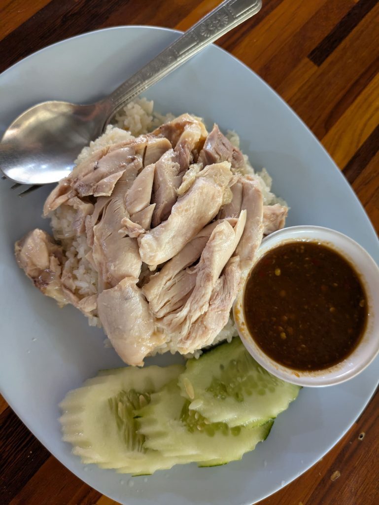 Arroz con pollo, el famoso hainanese chicken rice