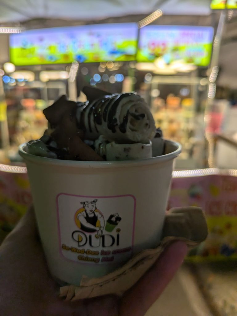 Helado típico tailandés en uno de los puestos del Kalare Market