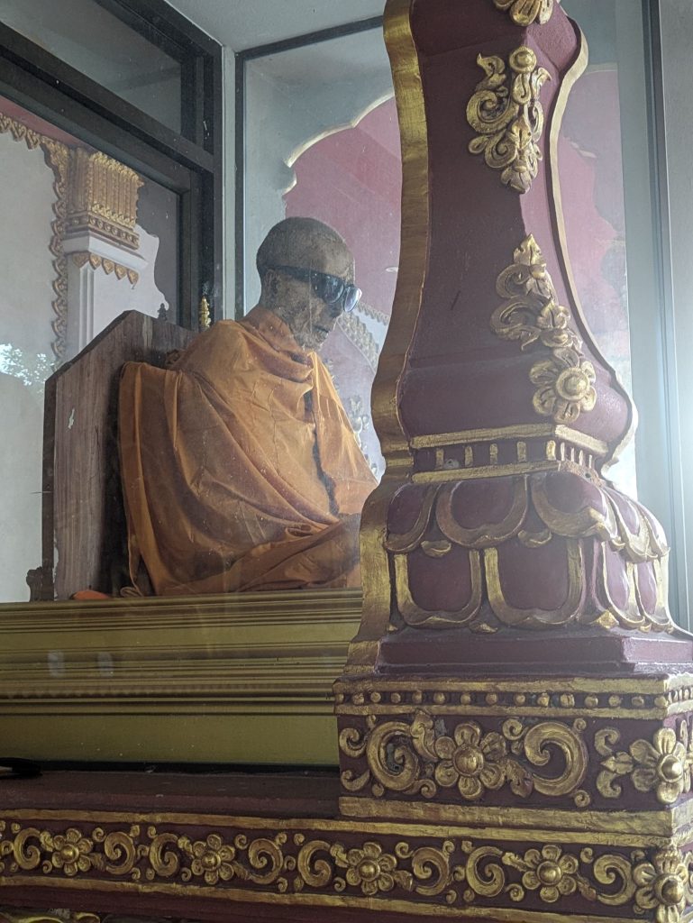 Isla de Koh Samui, qué ver: el monje momificado