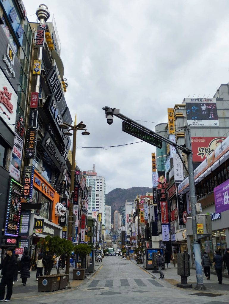 Barrio de Seomyeon en Busan, una zona muy recomendada en la que alojarte