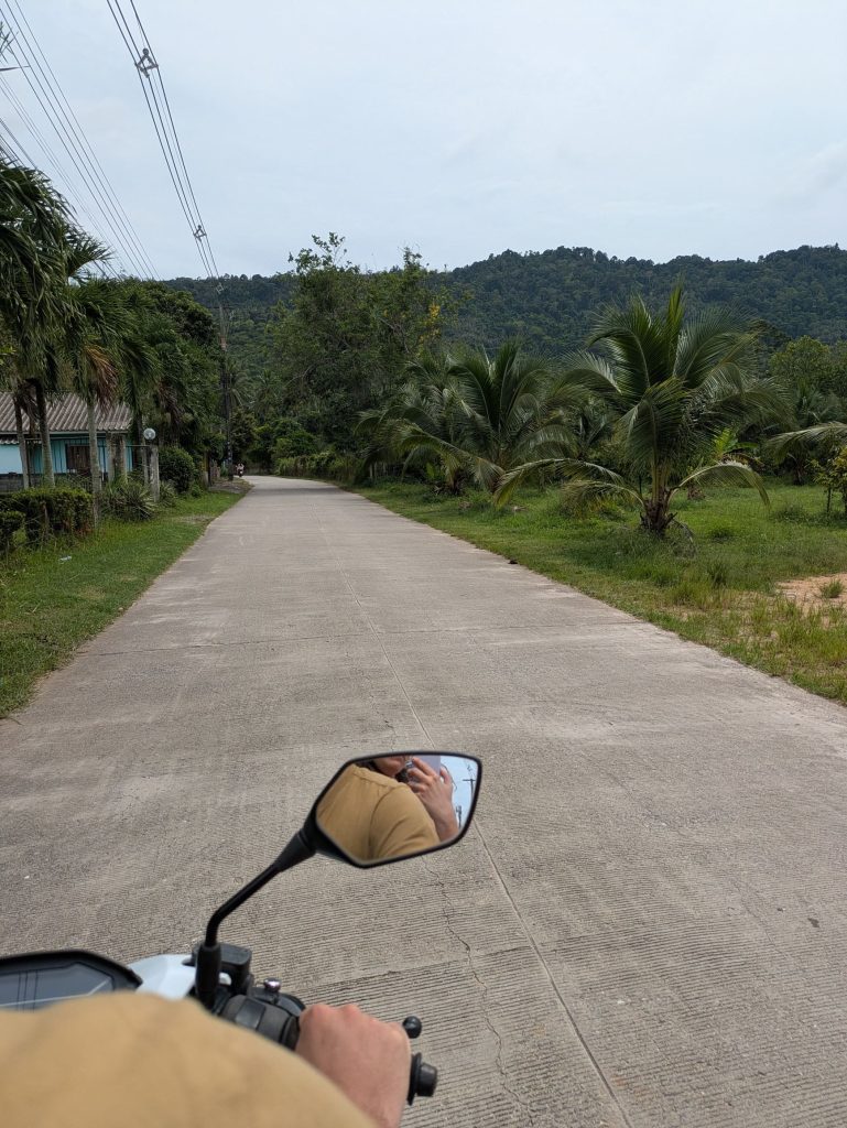 Trayecto de subida al jardín Tarnim en la isla de Samui