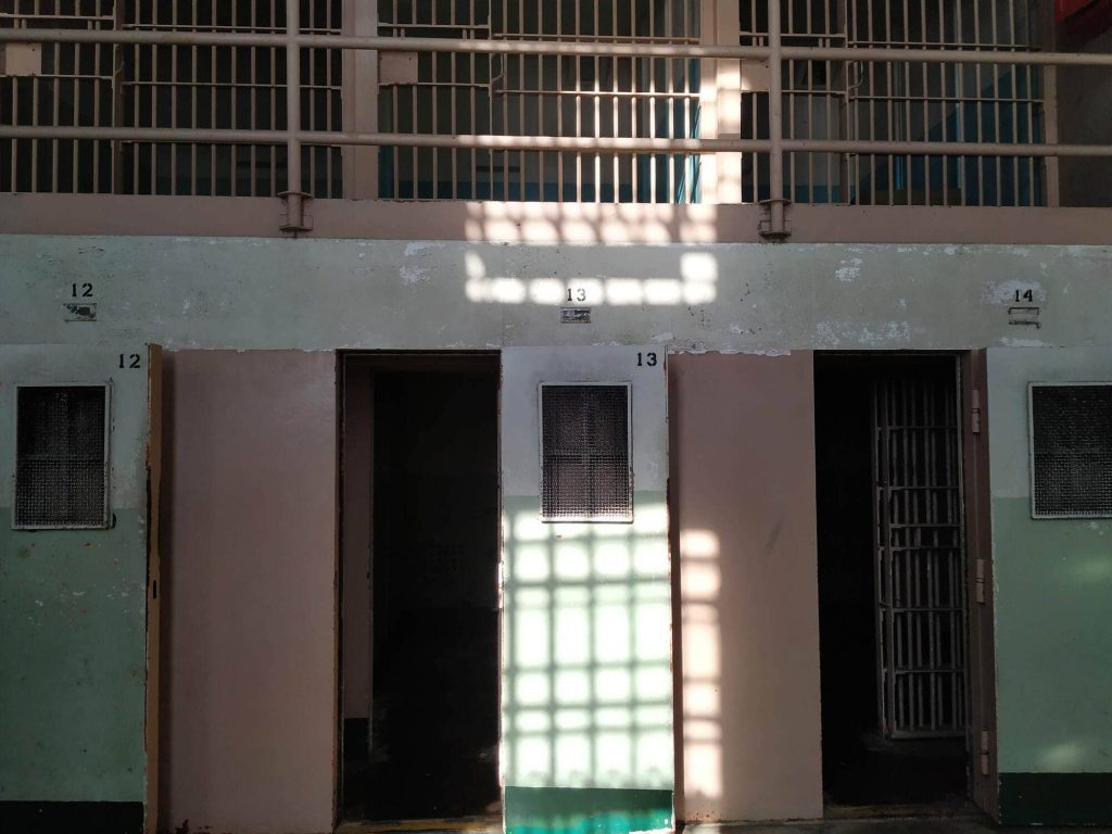 Celdas de aislamiento que puedes ver durante la visita a Alcatraz