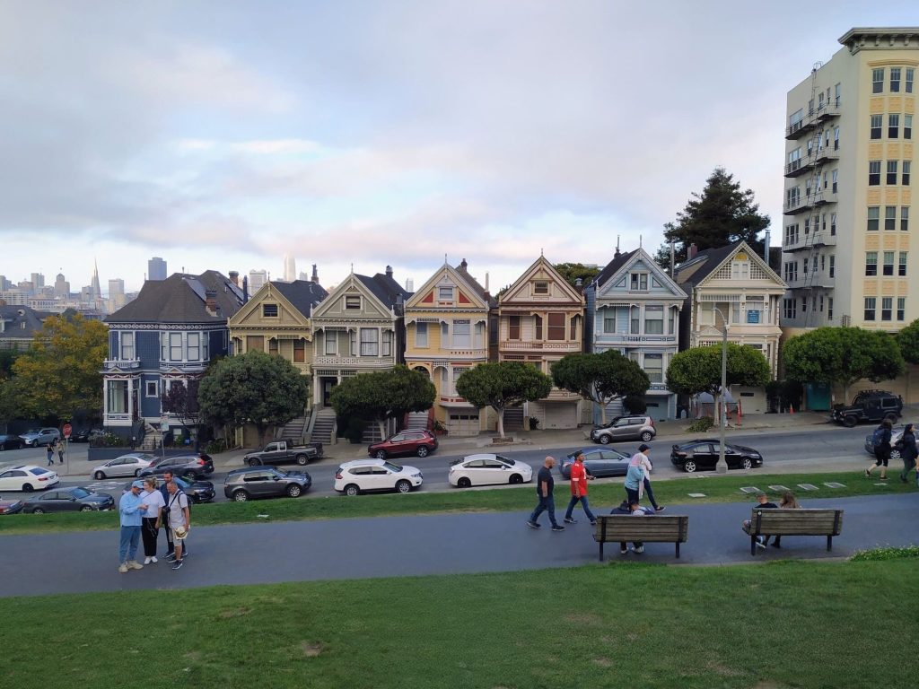 Las Painted Ladies de San Francisco vistas desde Alamo Square