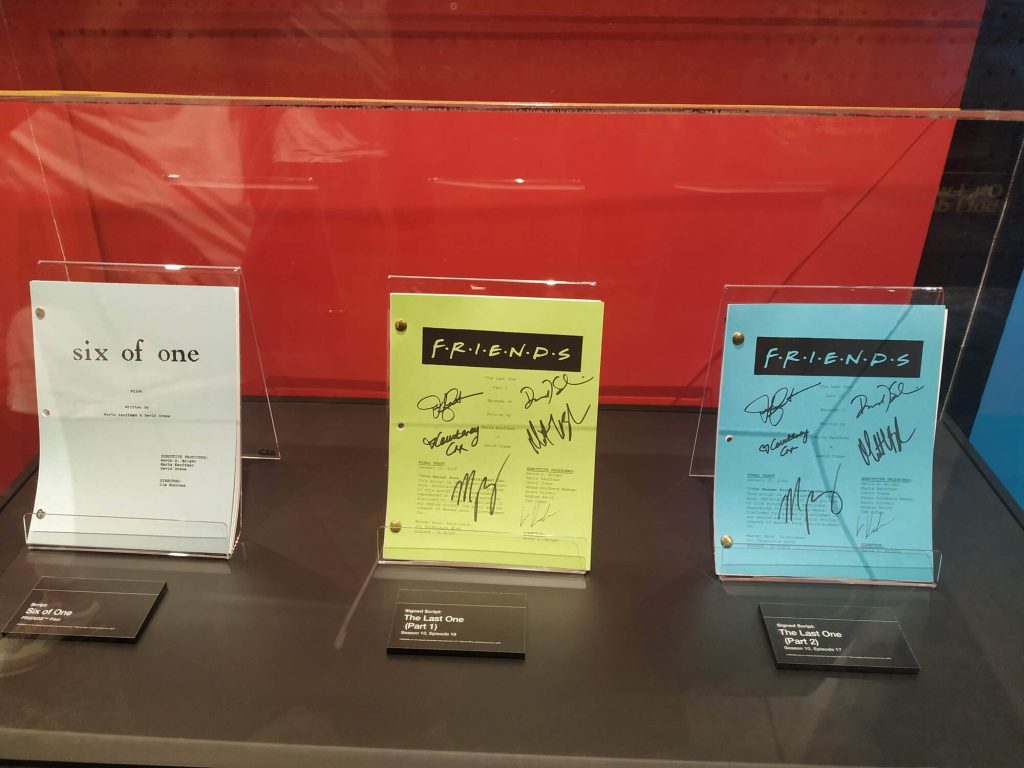Guiones originales firmados en The Friends Experience de Nueva York