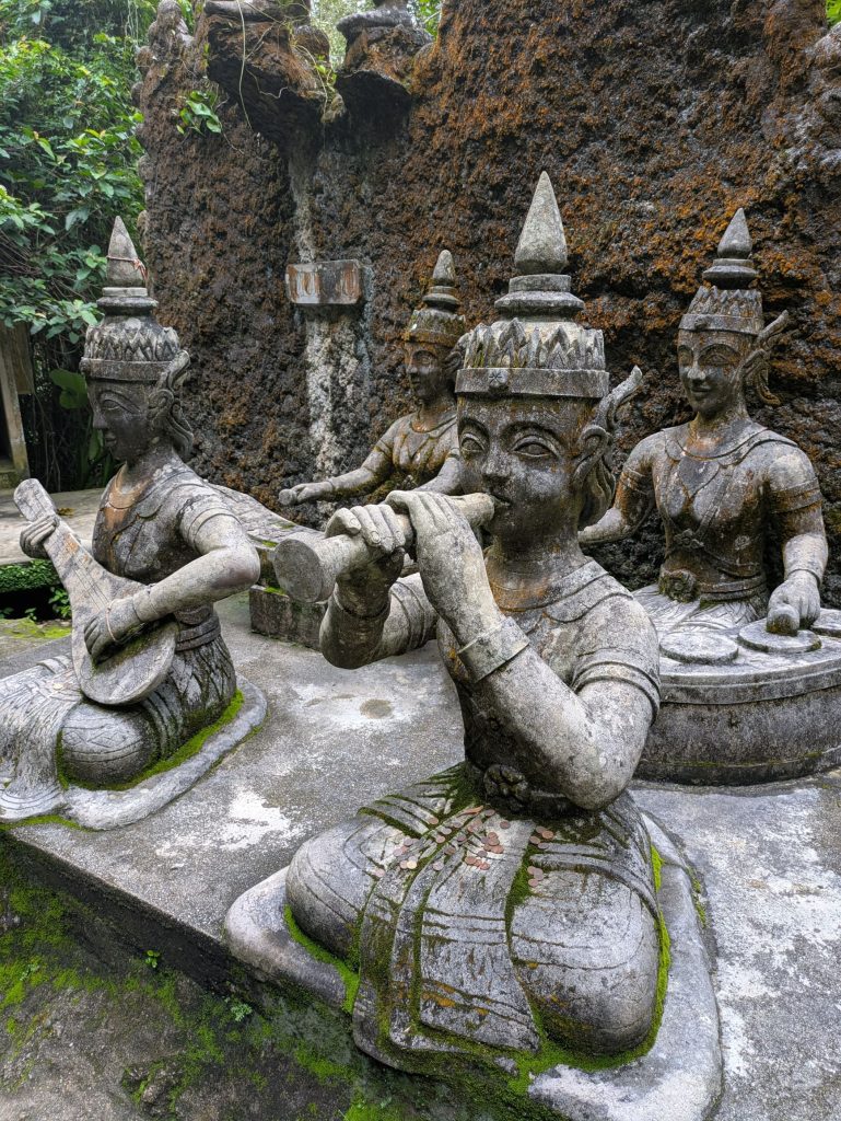 Esculturas de músicas budistas