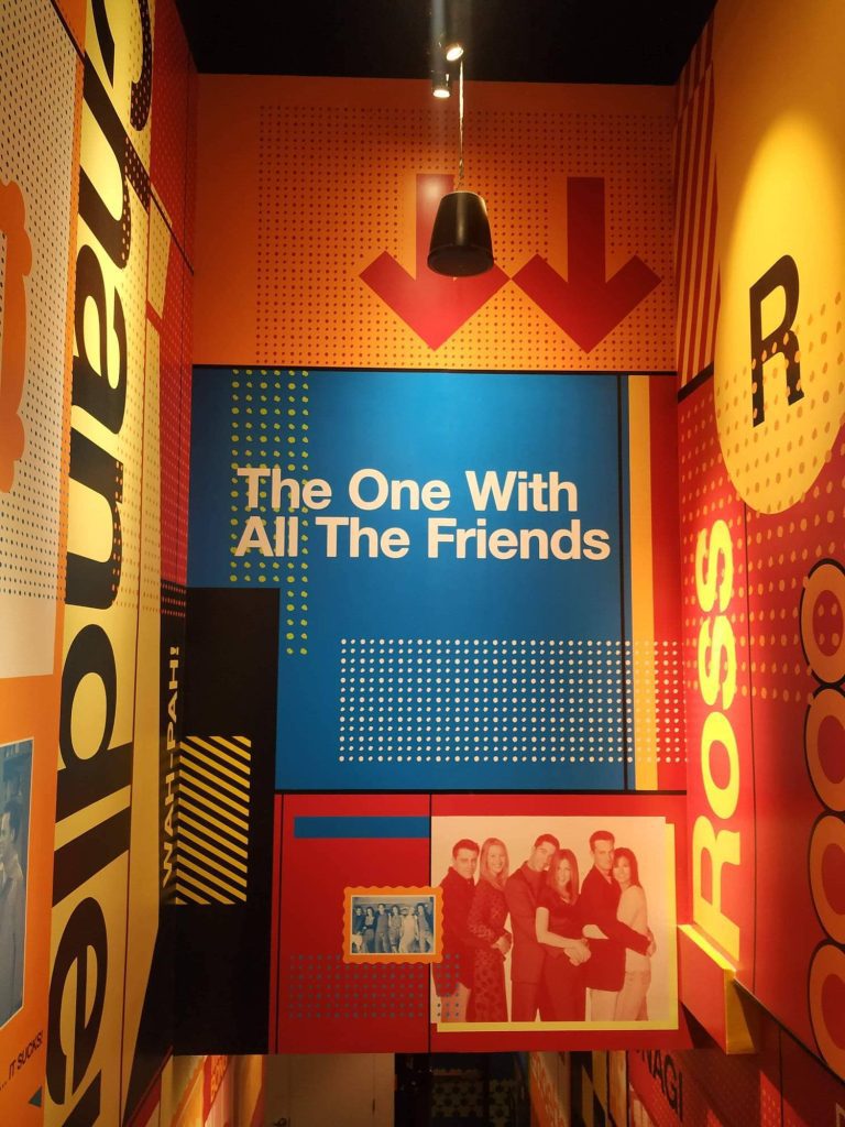 Pared en la exposición de Friends en Nueva York.