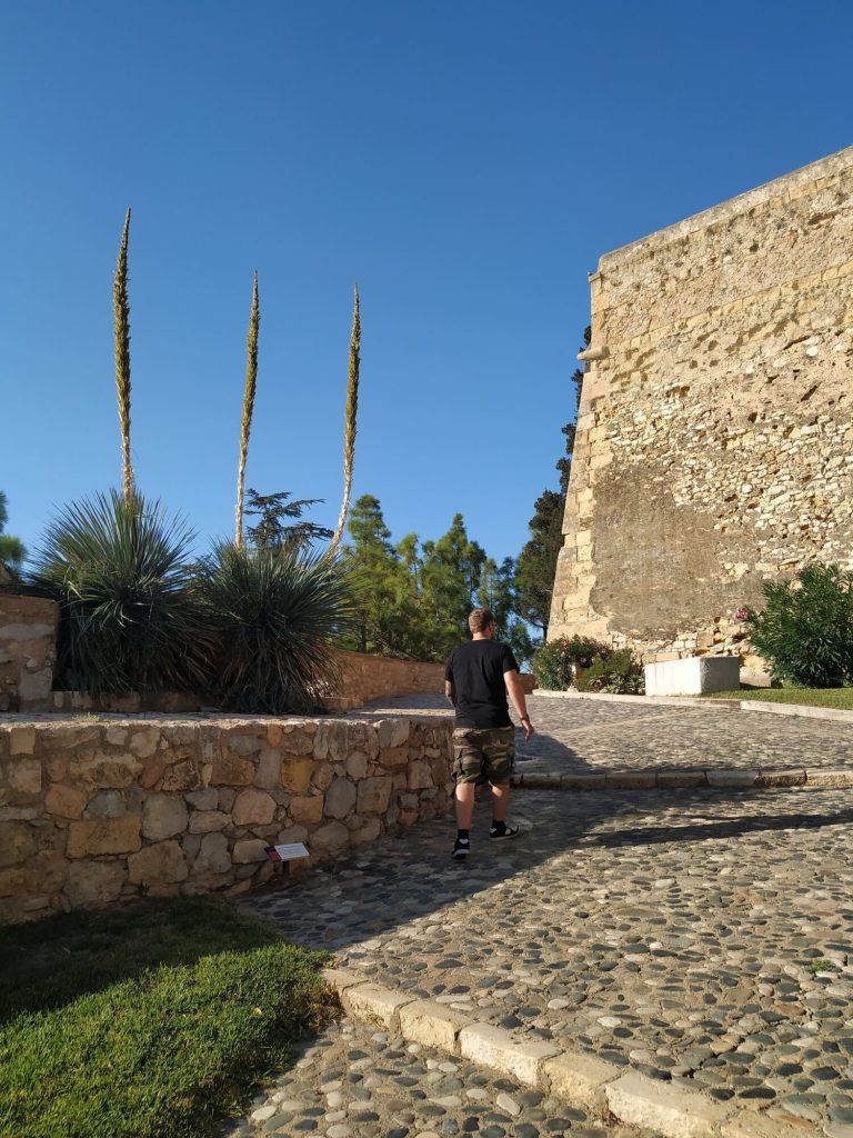 Paseando por las murallas de Tarragona, otra de las principales cosas que ver en la ciudad