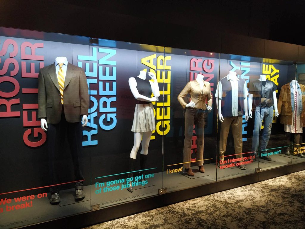 Vestuario de los protagonistas de la serie Friends en el museo de Nueva York.
