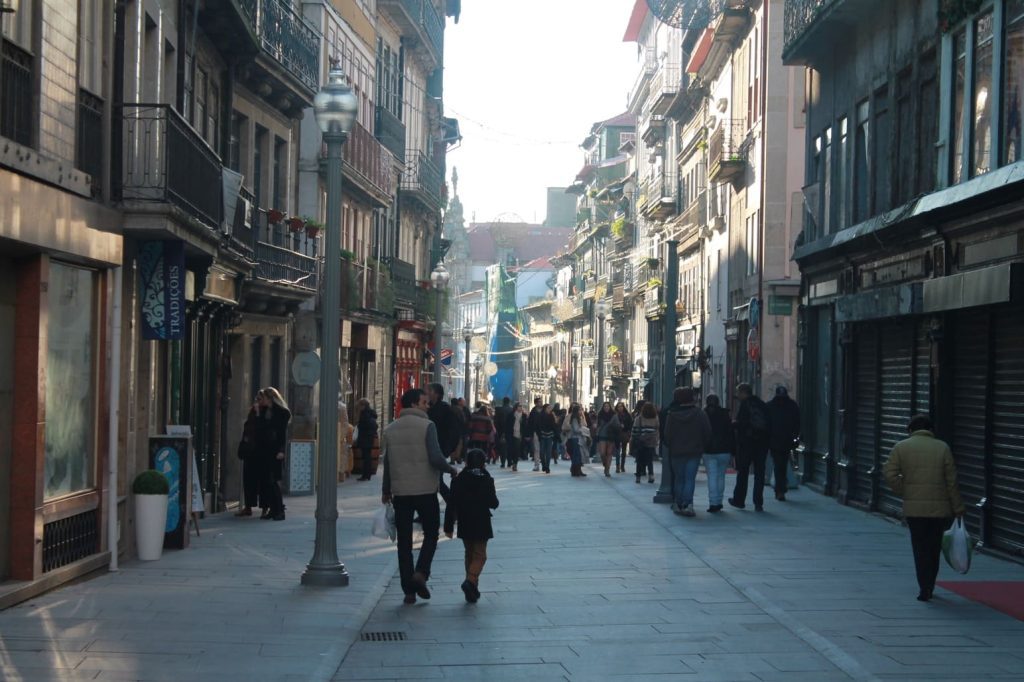 Un día en Oporto tiene que incluir un paseo por la Rua das Flores