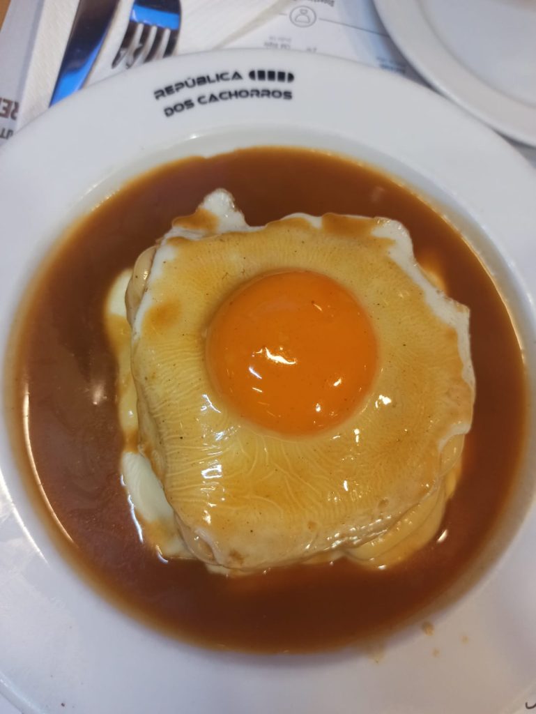 Si solo tienes un día en Oporto, tiene que probar la francesinha