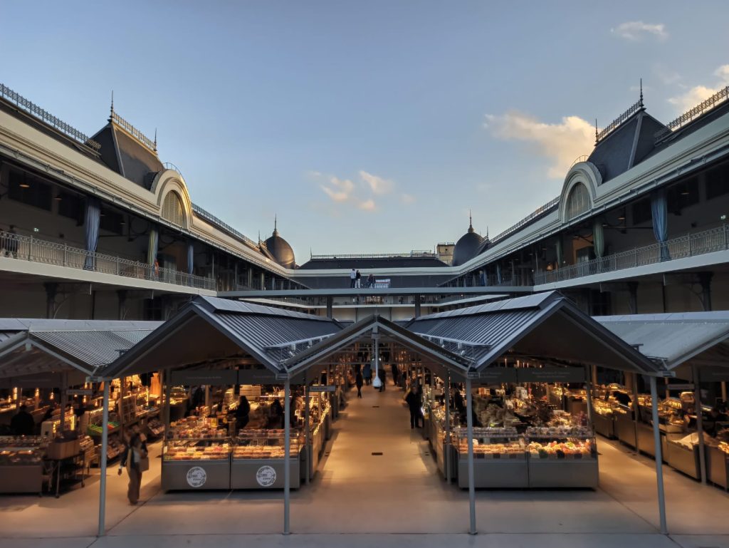 Otras cosas que visitar en Oporto 1 dia incluyen el Mercado de Bolhão